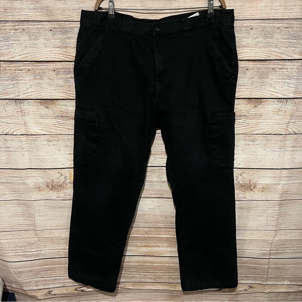 Men's insulated pants. Windriver fleece lined cargo pants. In great shape. Black